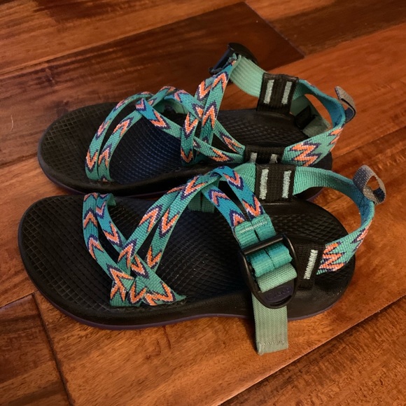 girls chacos size 2